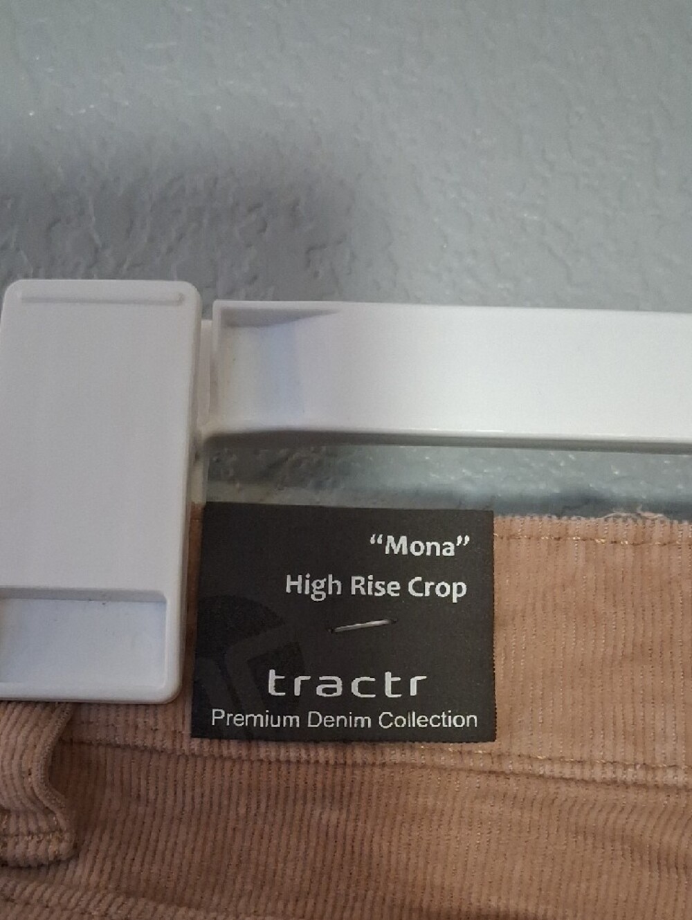 Tractr Women's Skinny Jeans in Tan - Picture 3 of 5